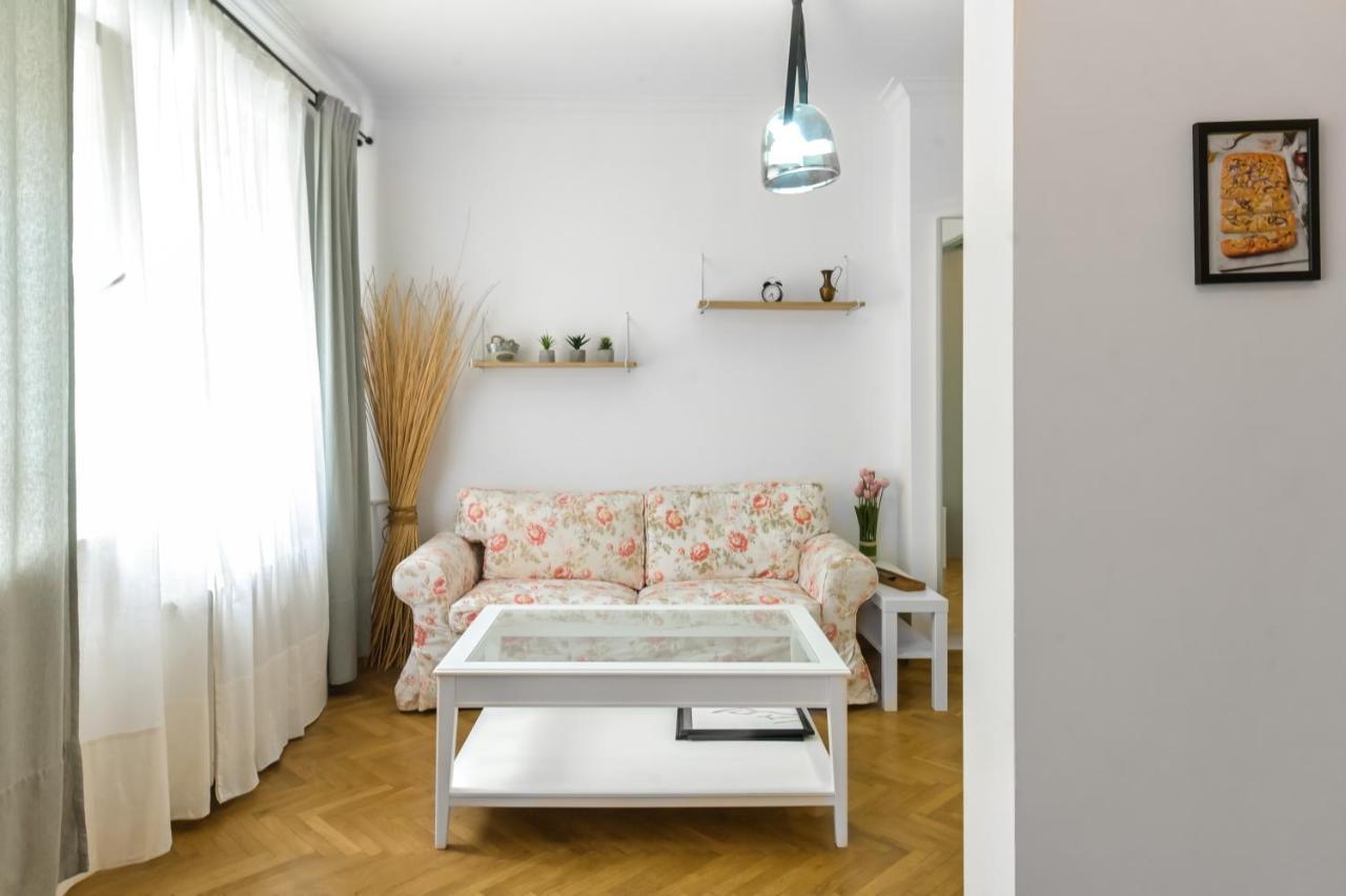 Floral Studio Retreat In Sofia City Center By Flat Mаnager Exterior photo